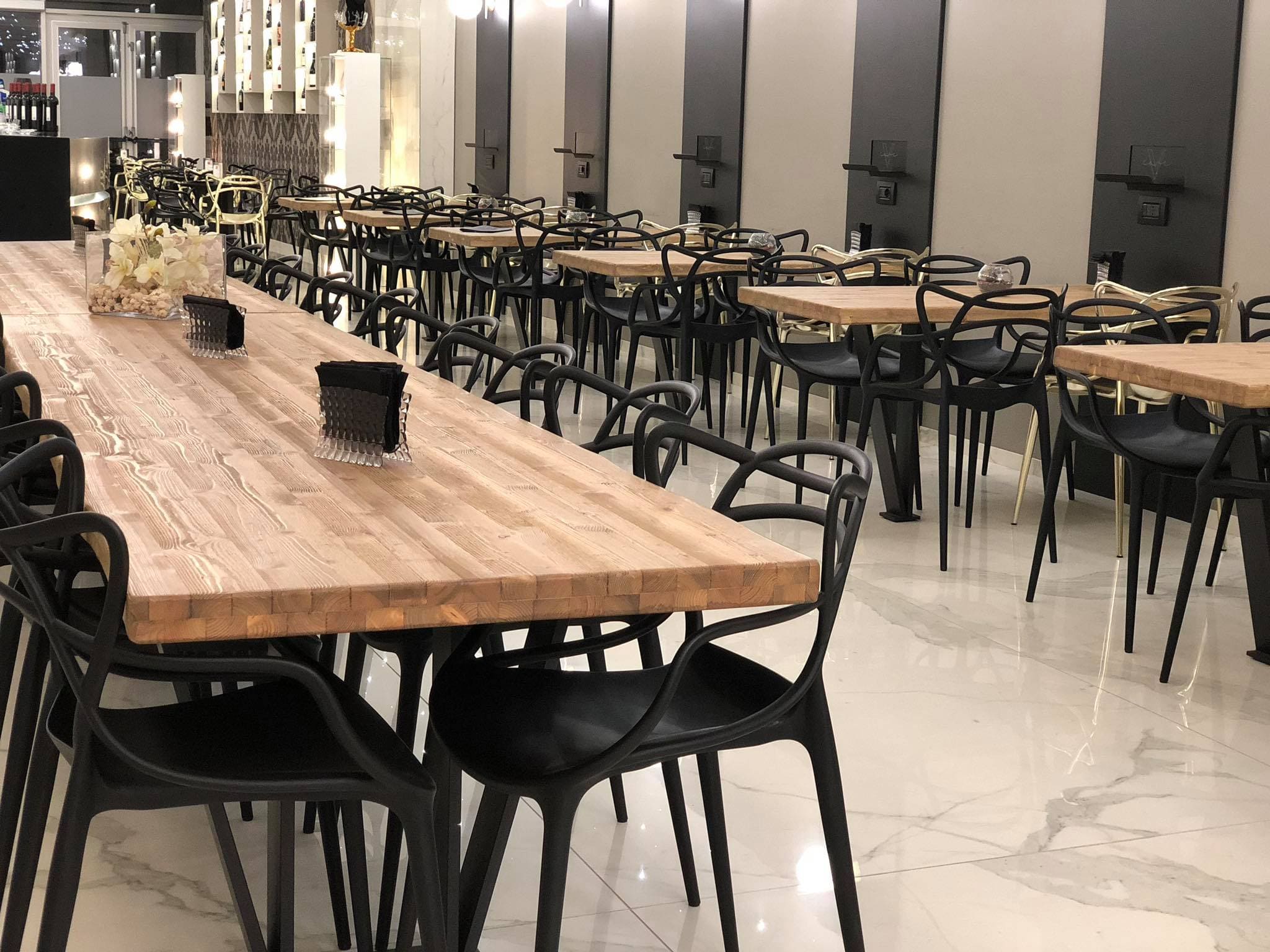 Lounge bar and restaurant